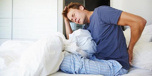 Почему болит спина после сна?