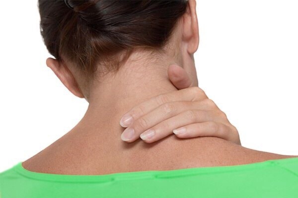 Боль в шее: упражнения, которые помогут избавиться от этого недуга