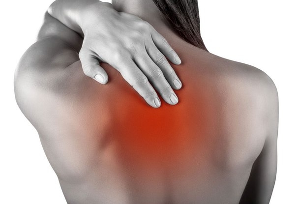 О чем говорят жжение в спине, груди и слабость в руках при остеохондрозе